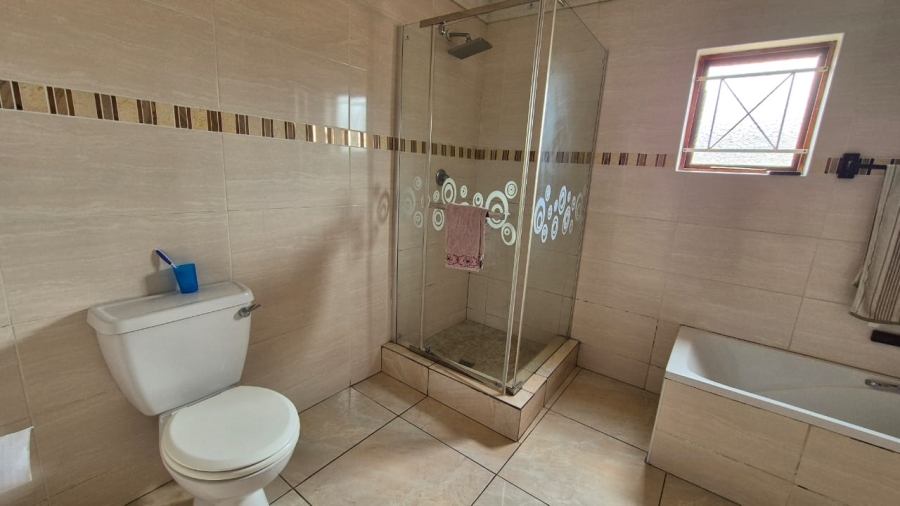 To Let 4 Bedroom Property for Rent in Queenstown Central Eastern Cape
